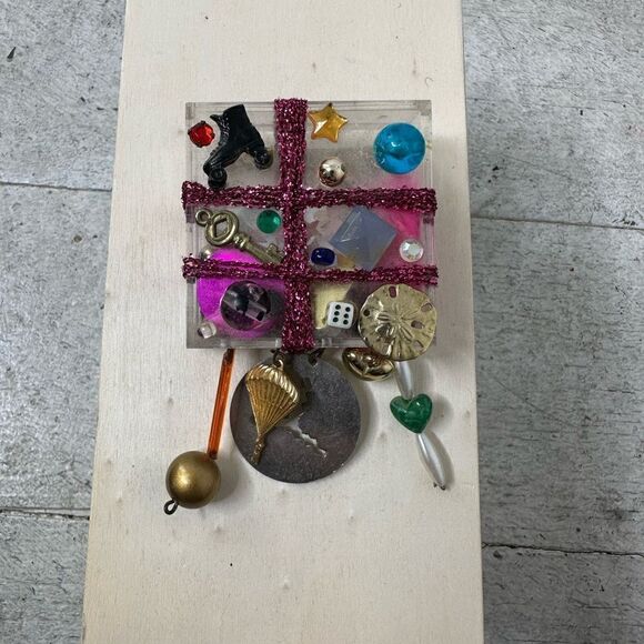 Vintage Funky Signed 1986 Acrylic Brooch - Picture 1 of 9